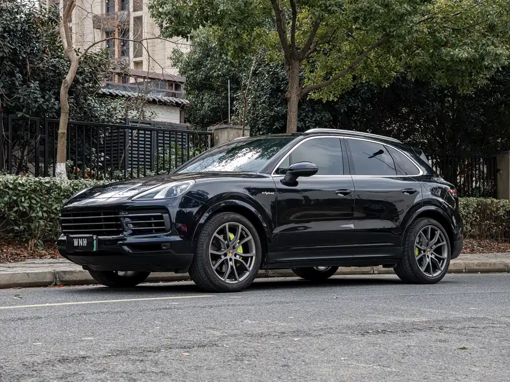 Porsche Cayenne Hybrid 2021