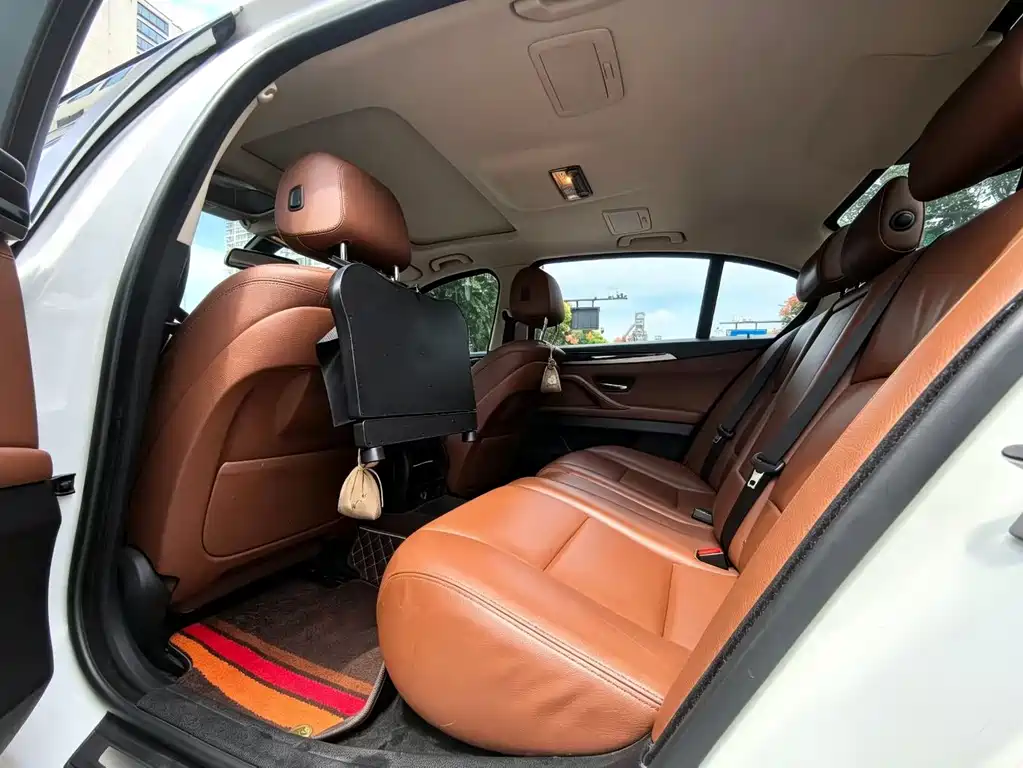 BMW 5 Series — миниатюра 6