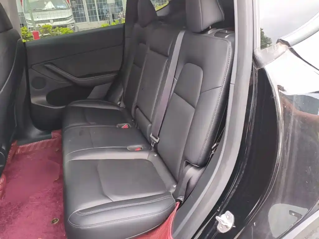 Tesla Model Y — миниатюра 17