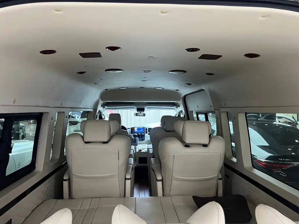 Toyota Hiace — миниатюра 5