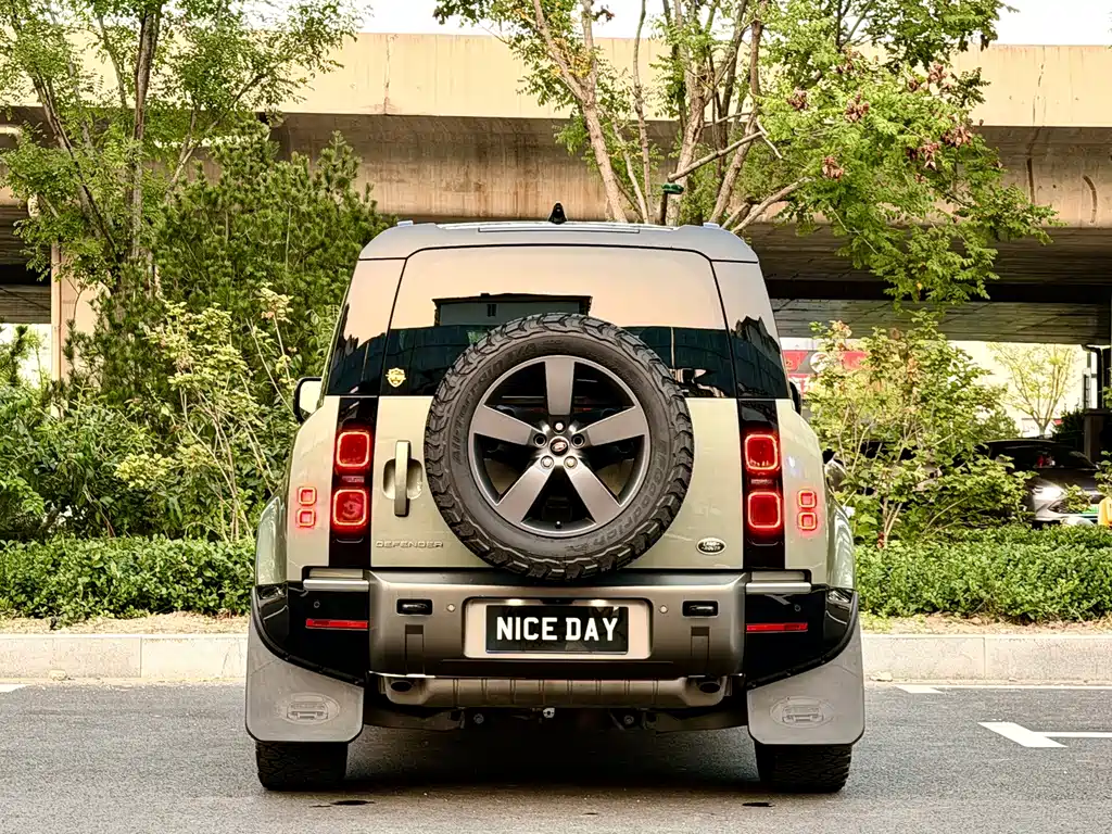 Land Rover Defender — миниатюра 5