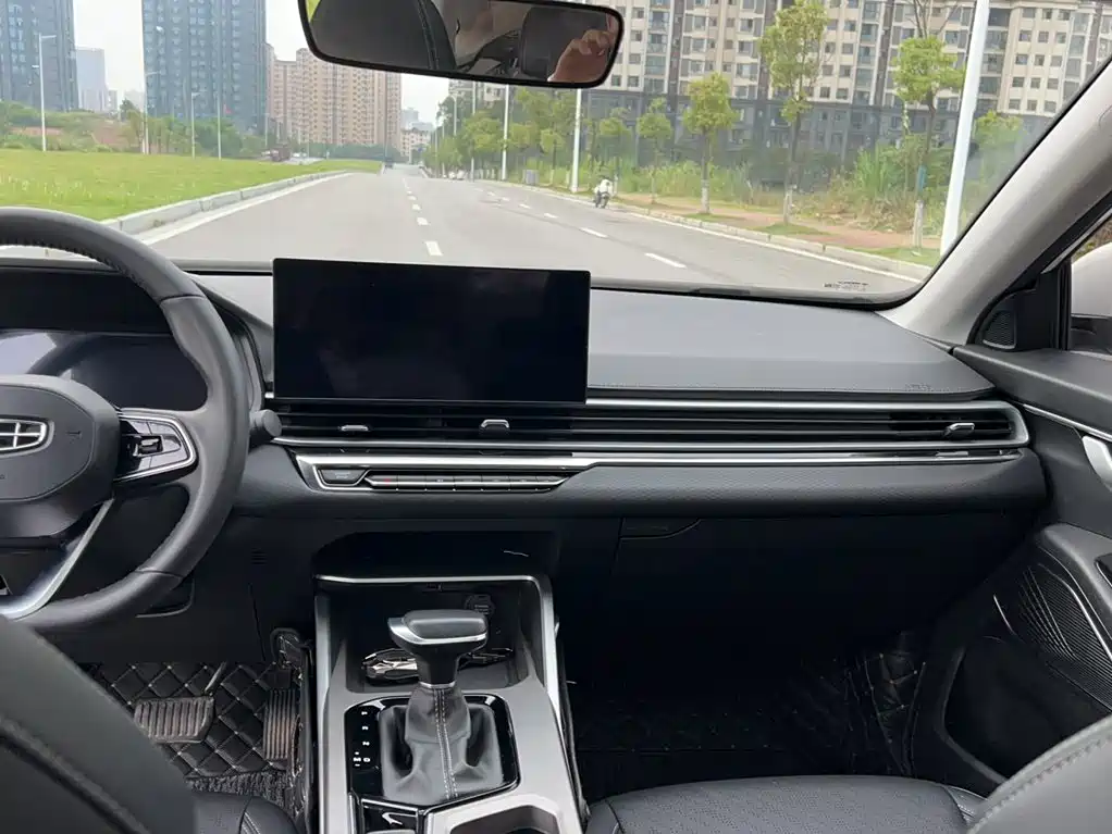 Geely Emgrand — миниатюра 11