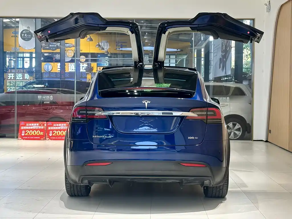 TESLA MODEL X