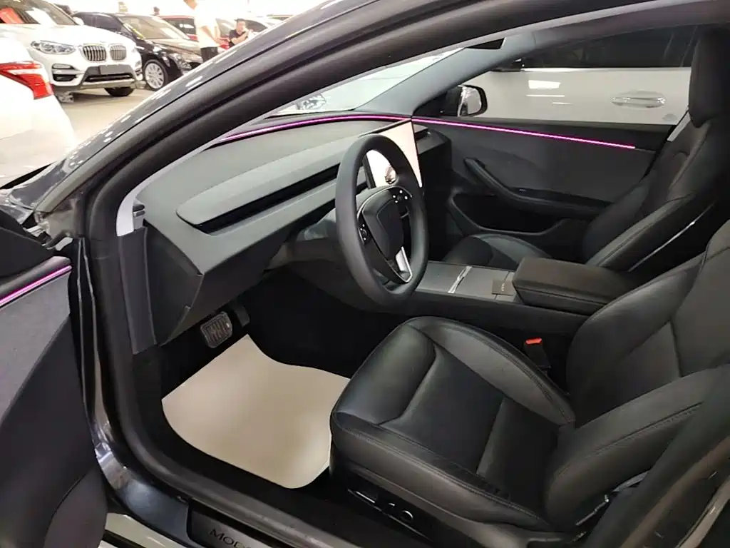 Tesla Model 3 — миниатюра 16