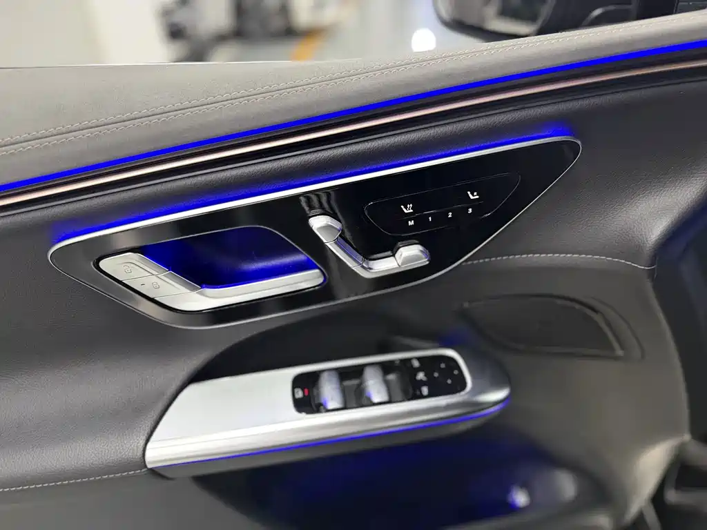Mercedes-Benz EQE SUV — миниатюра 13