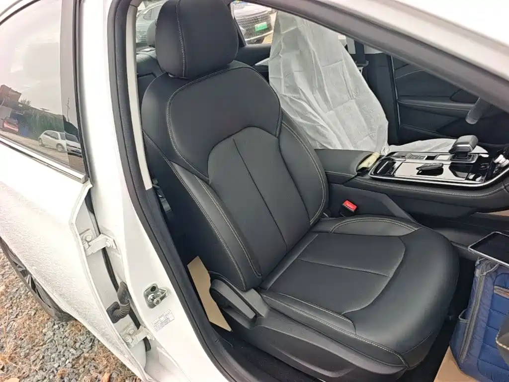 Roewe i6 MAX New Energy — миниатюра 25
