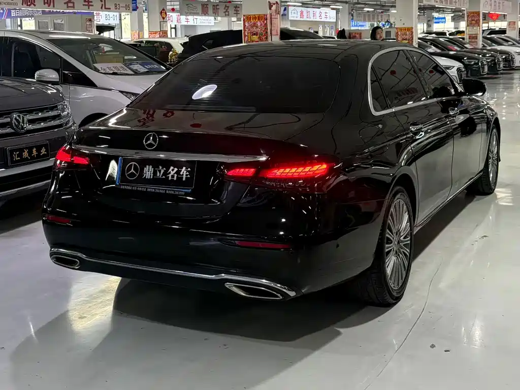 Mercedes-Benz E-Class — миниатюра 7