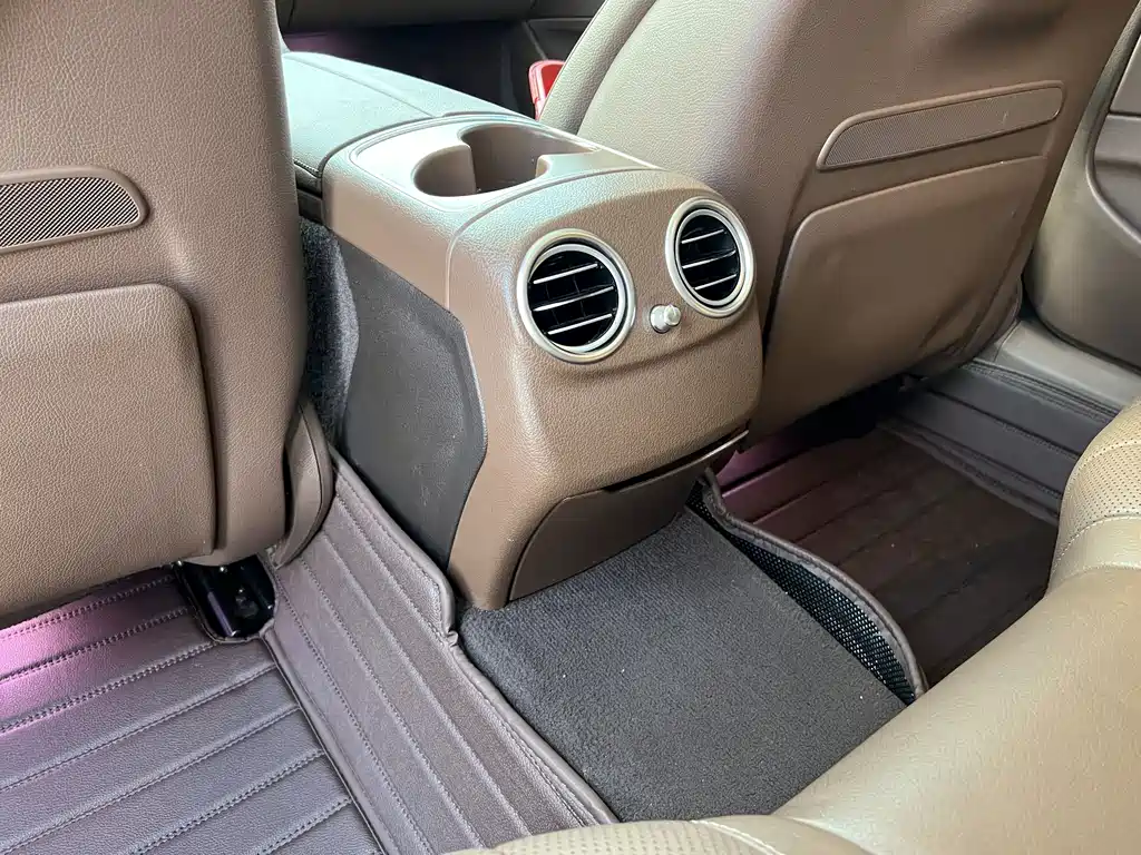Mercedes-Benz E-Class — миниатюра 14