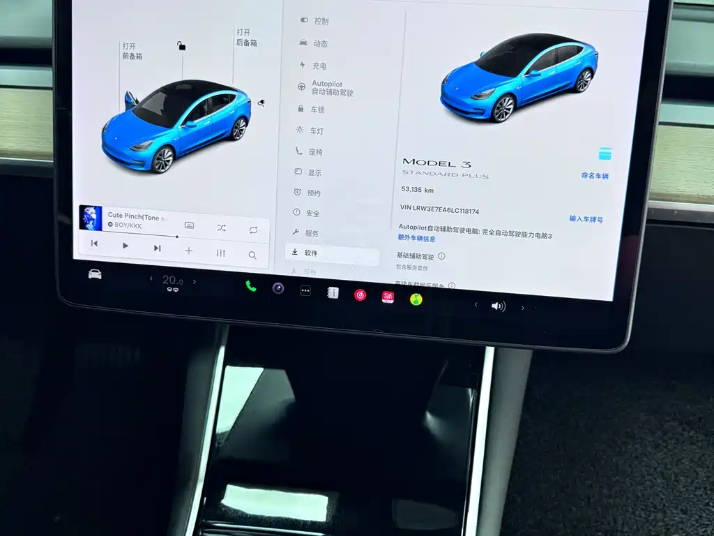 TESLA MODEL 3