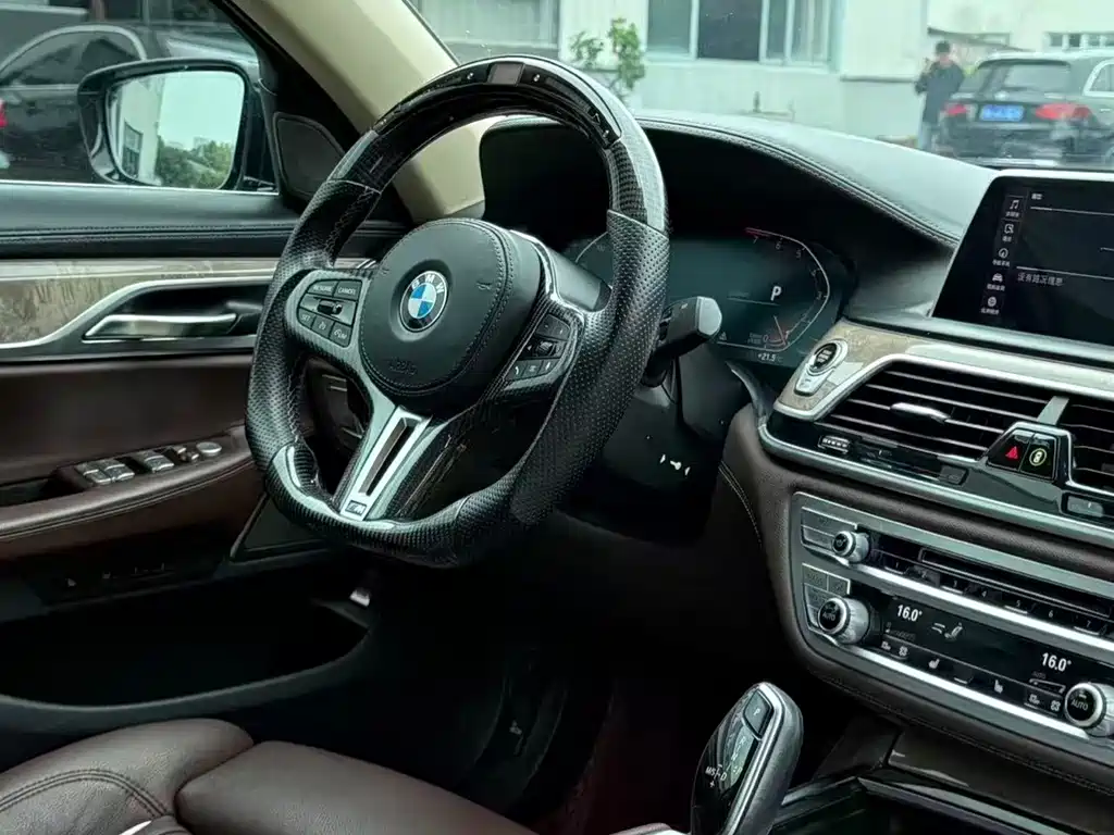 BMW 7 Series — миниатюра 5
