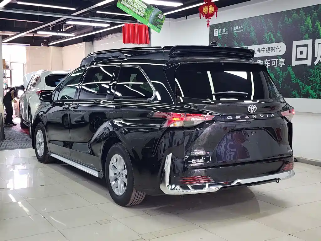 Toyota Granvia 2026 2.5L Flagship ULTRA