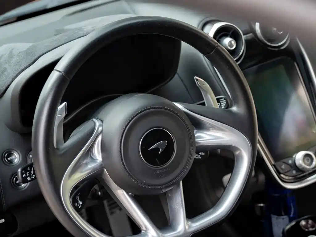 McLaren GT — миниатюра 10