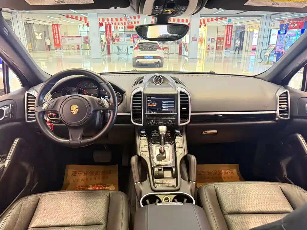 Porsche Cayenne — миниатюра 9