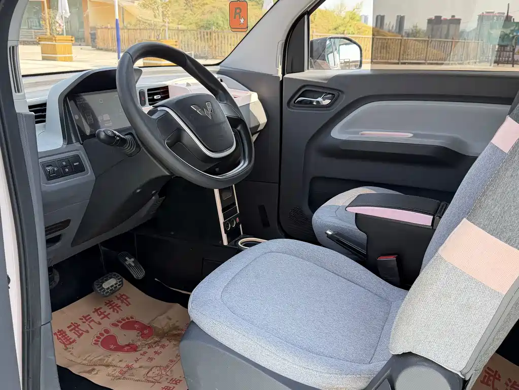 Wuling MINIEV — миниатюра 6