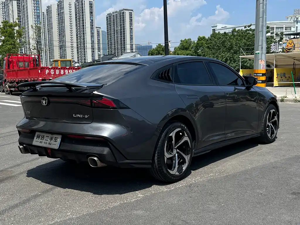 Changan UNI-V 2022 1.5T Luxury
