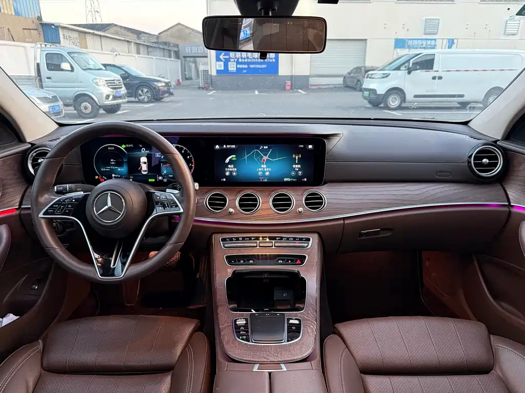 Mercedes-Benz E-Class — миниатюра 6
