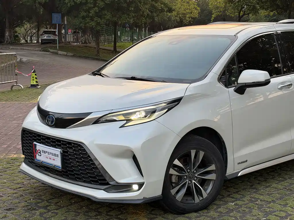 Toyota Granvia — миниатюра 3