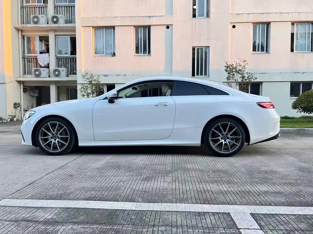 Mercedes-Benz E-Class (Import) — миниатюра 25