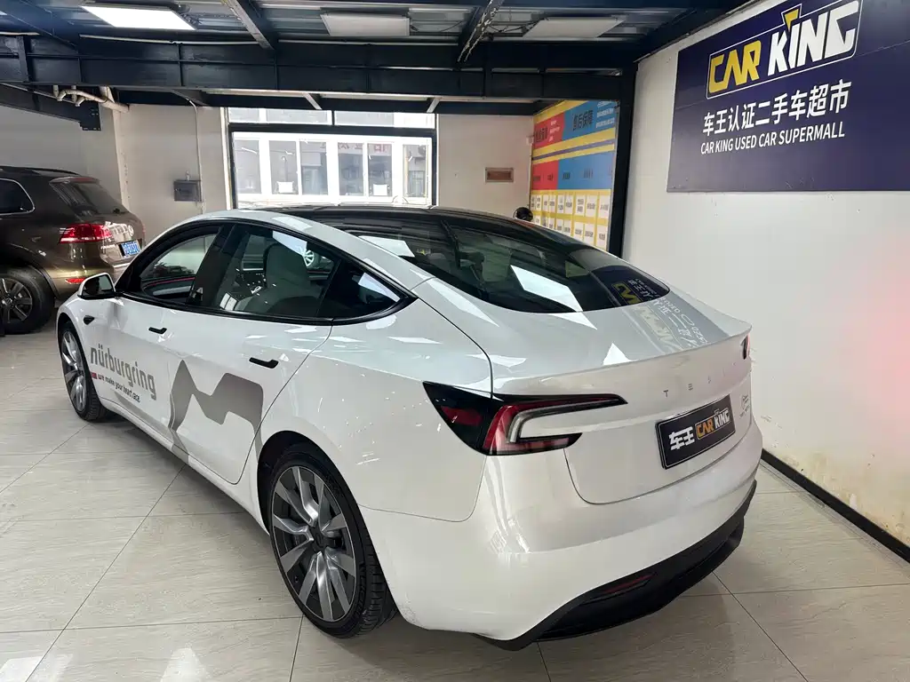 Tesla Model 3 — миниатюра 10