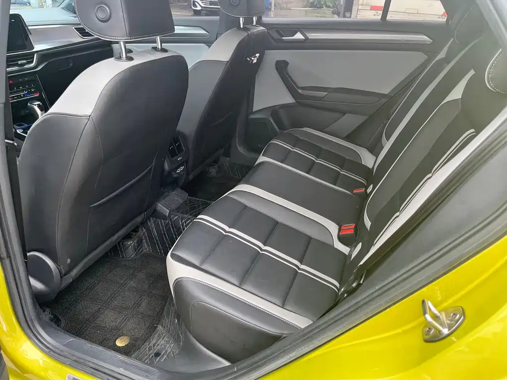 Volkswagen T-Roc — миниатюра 8