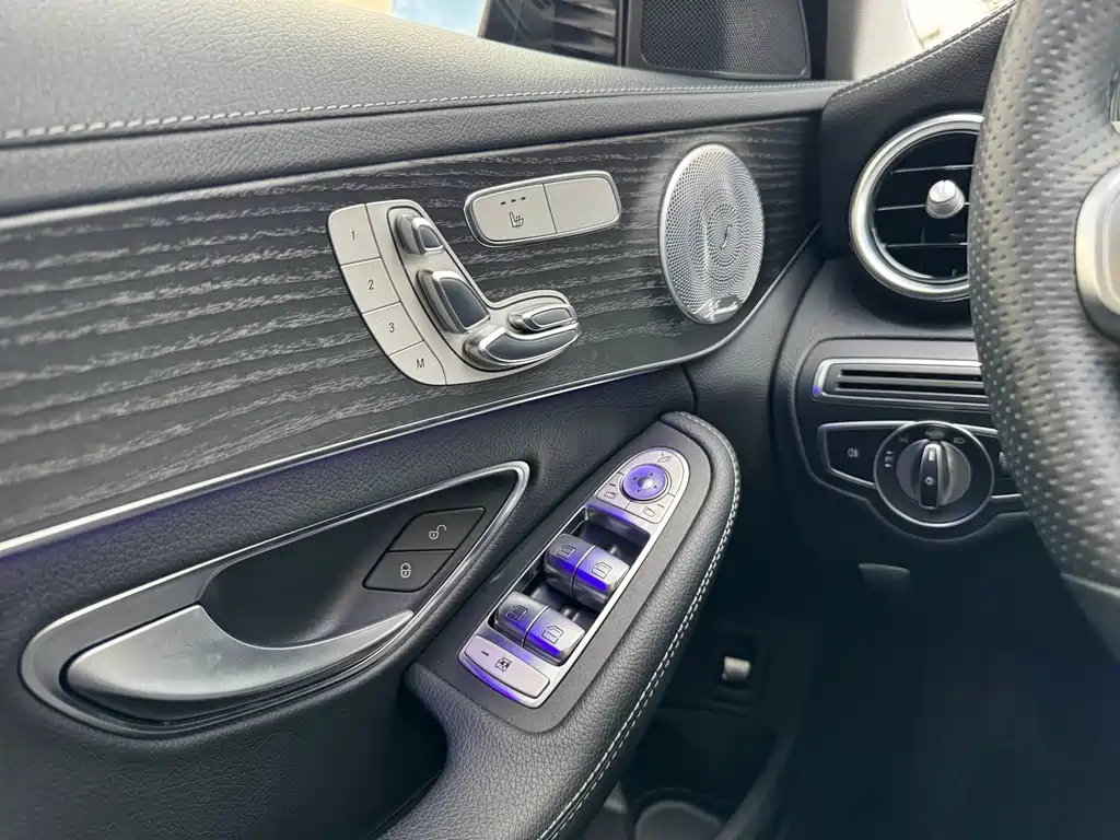 Mercedes-Benz C-Class — миниатюра 7