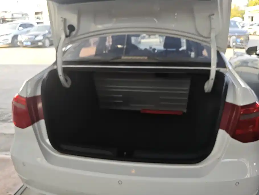 Volkswagen Jetta — миниатюра 4