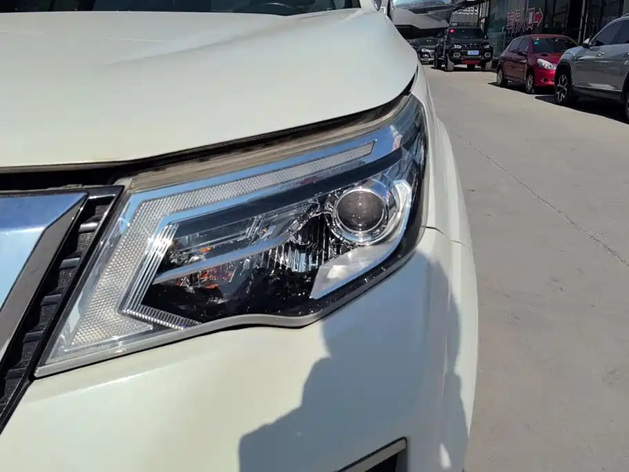 Nissan Terra — миниатюра 5