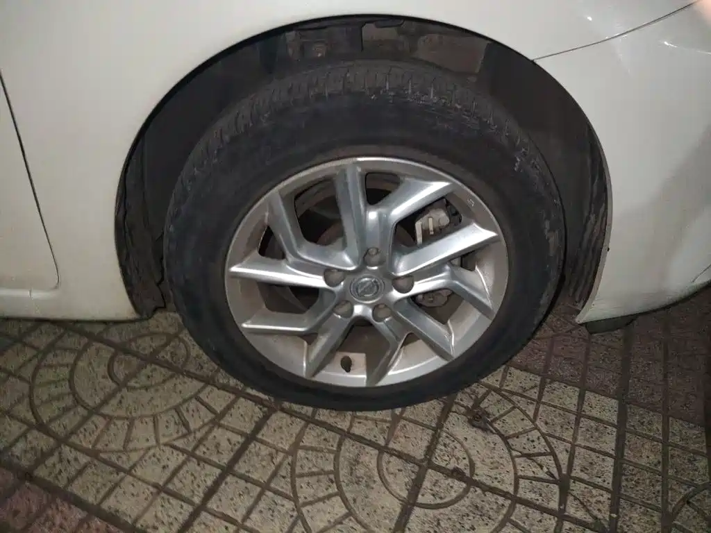 Nissan Tiida — миниатюра 8