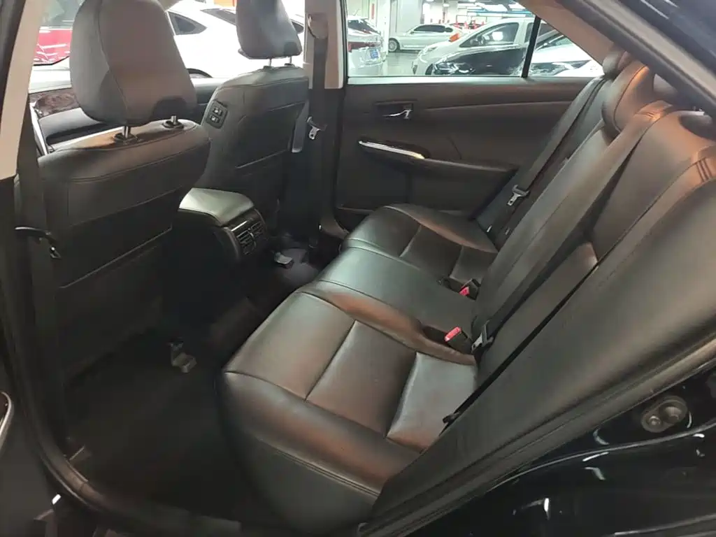 Toyota Camry — миниатюра 17
