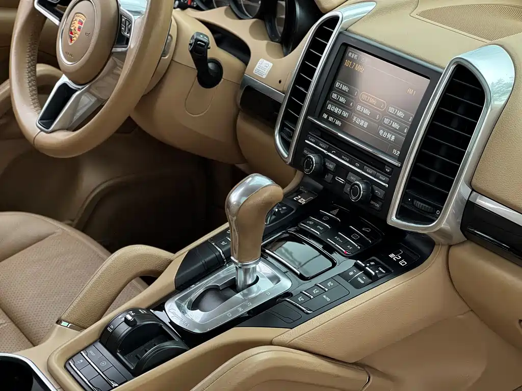 Porsche Cayenne — миниатюра 13