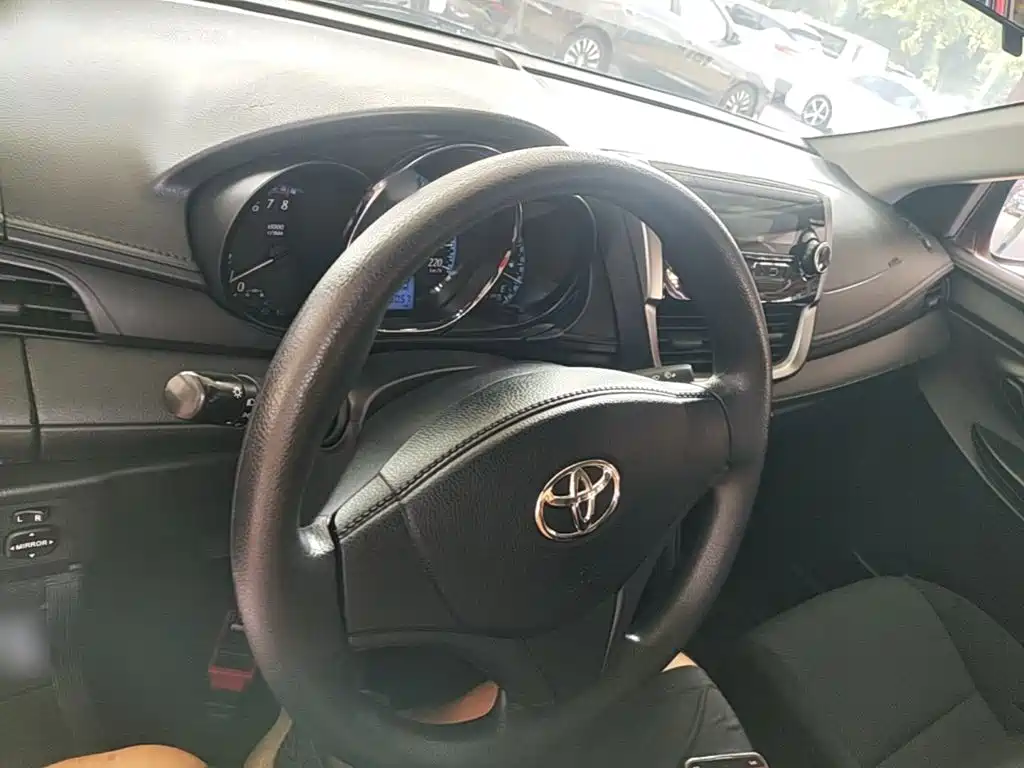 Toyota Yaris L — миниатюра 10