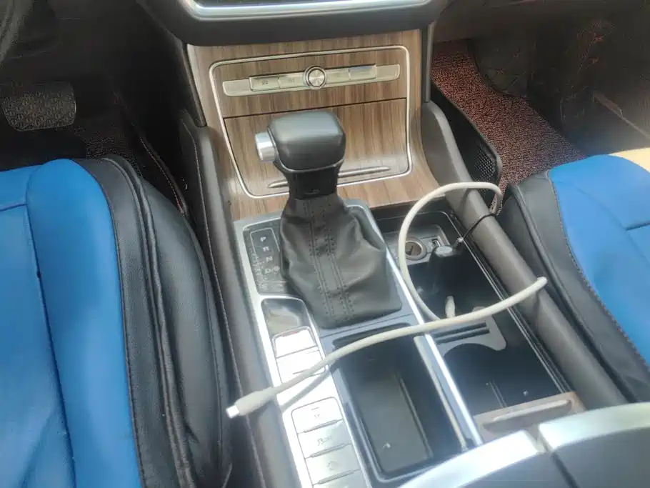 Roewe RX8 — миниатюра 16