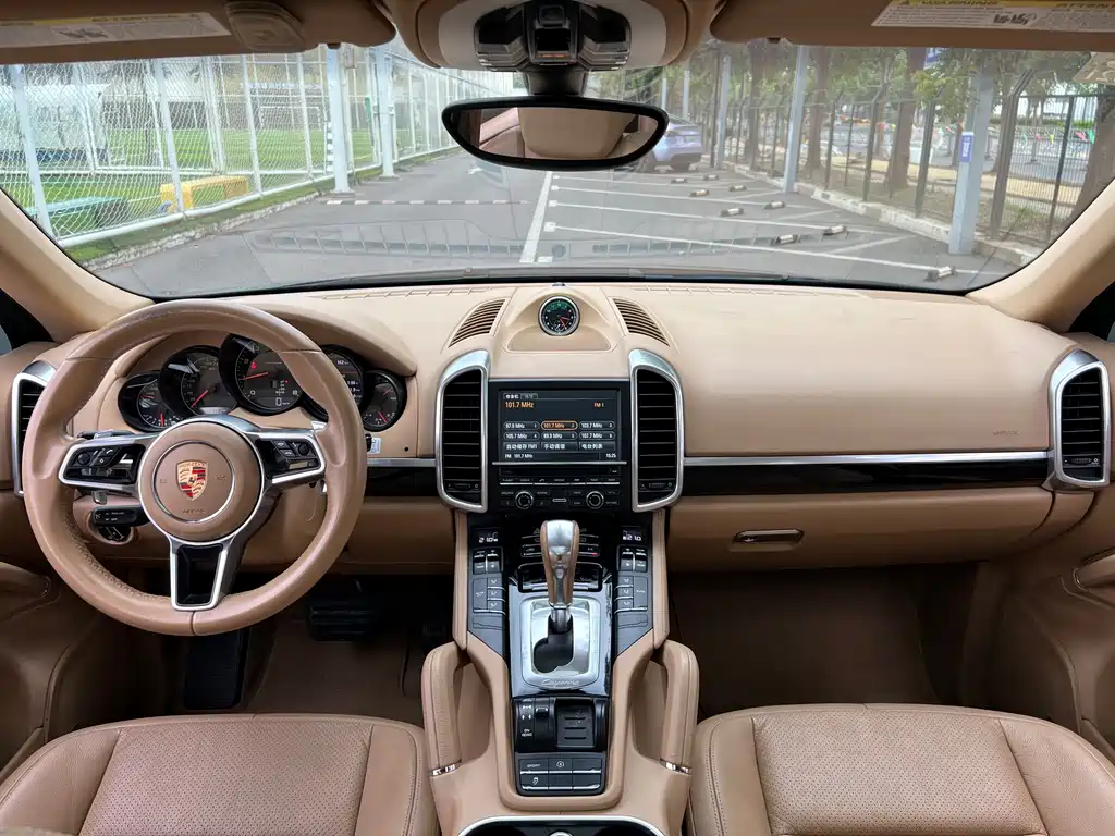 Porsche Cayenne — миниатюра 15