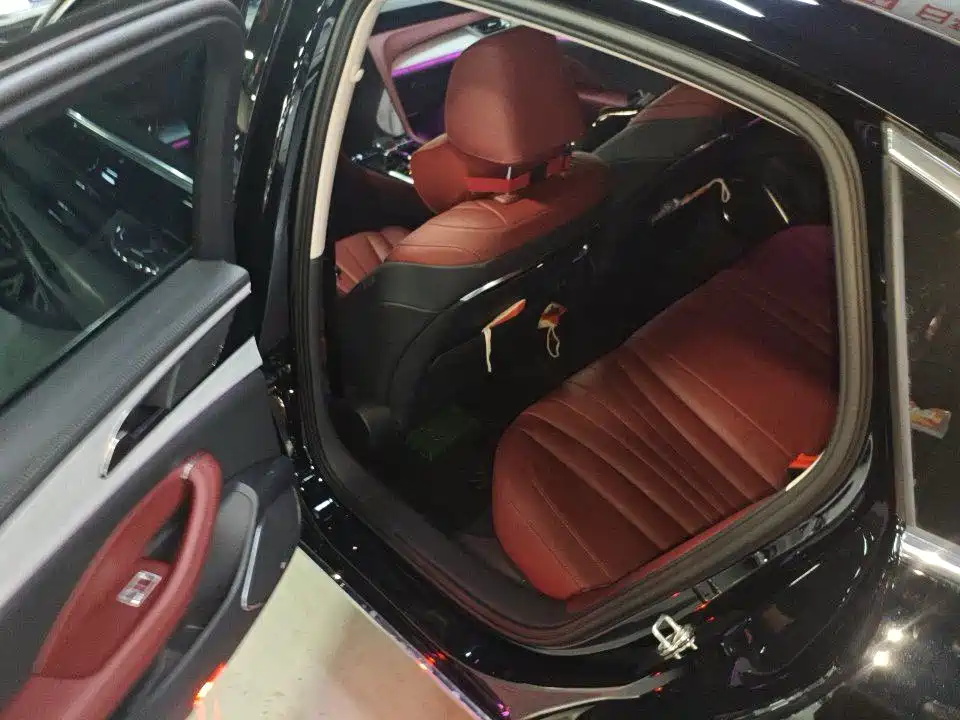 Hongqi Hongqi H5 — миниатюра 8