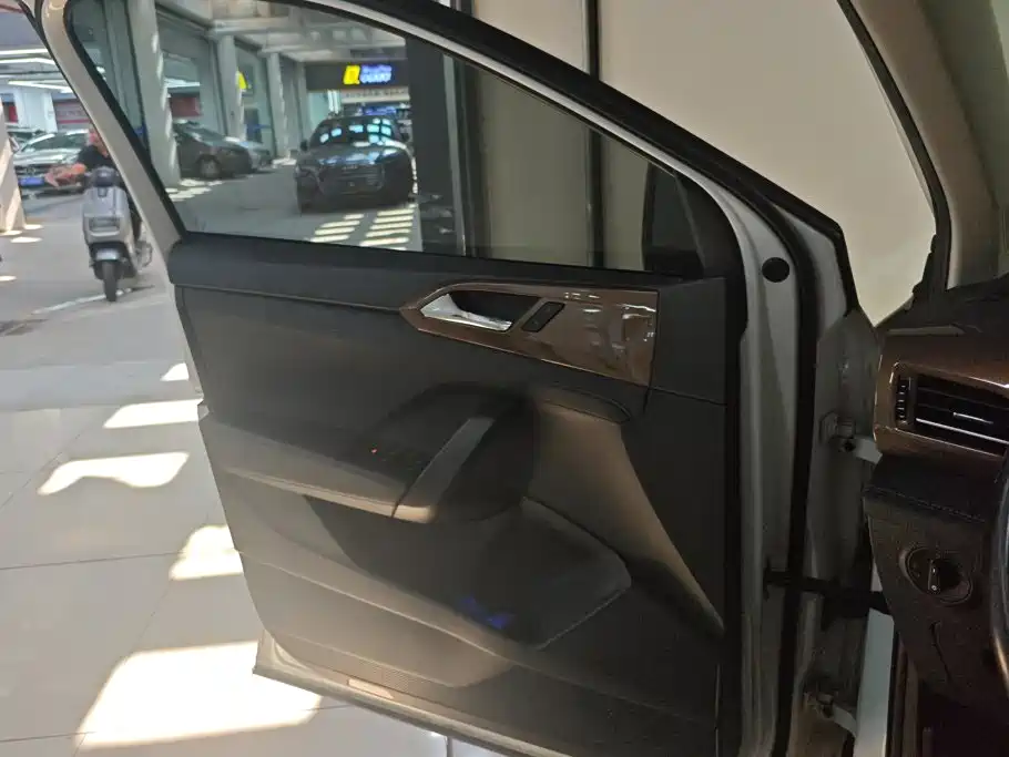Volkswagen Tharu — миниатюра 7