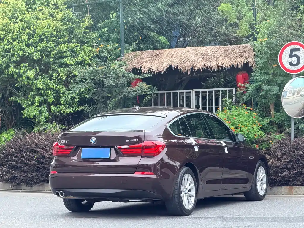 BMW 5 Series GT 5 GT 2014 528i Lead