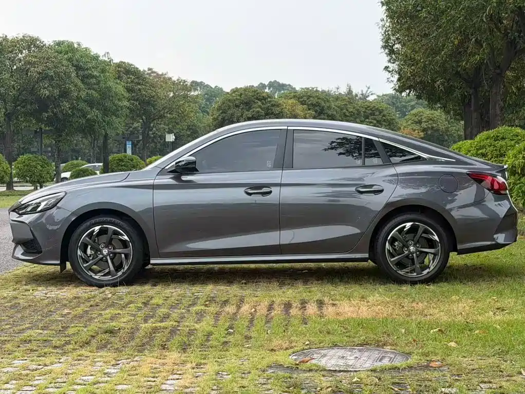 MG MG5 - фото 4