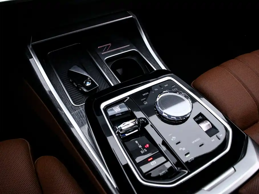 BMW 7 SERIES
