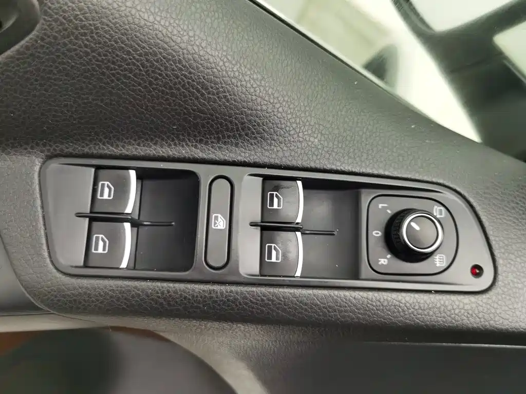 Volkswagen Tiguan — миниатюра 9