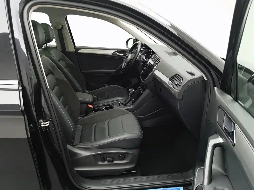 Volkswagen Tiguan L — миниатюра 23
