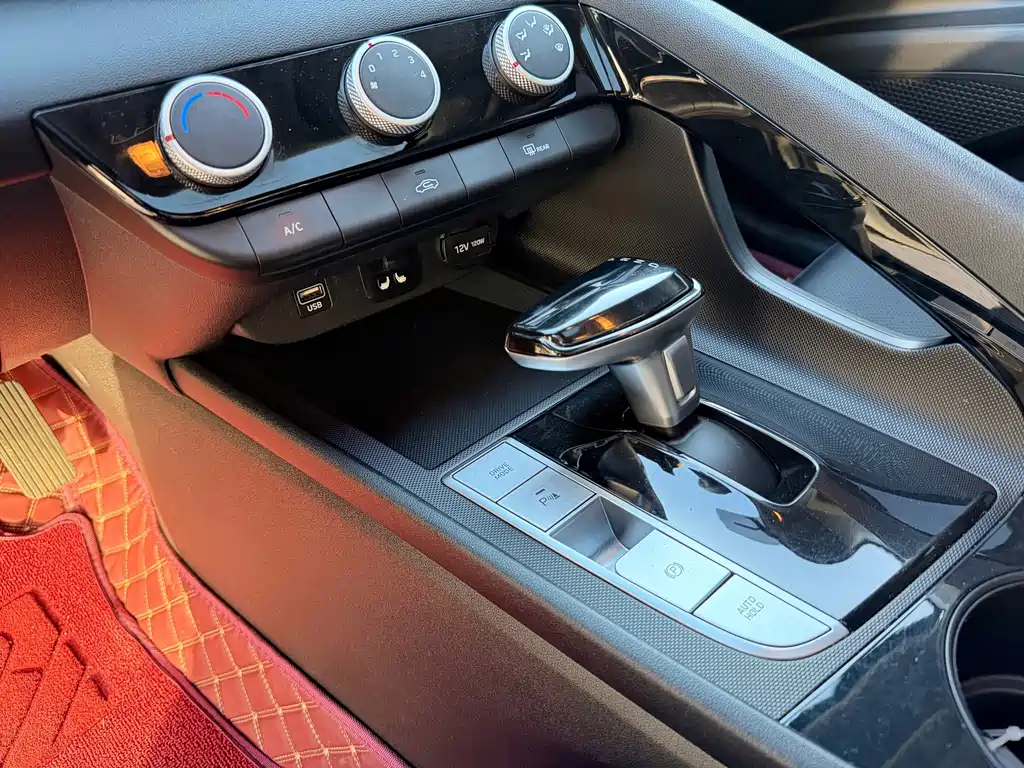 Hyundai Elantra — миниатюра 11