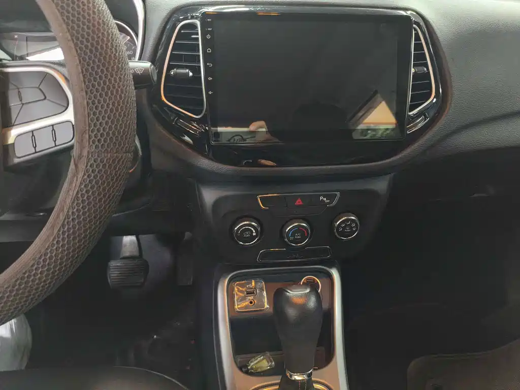 Jeep Compass — миниатюра 3