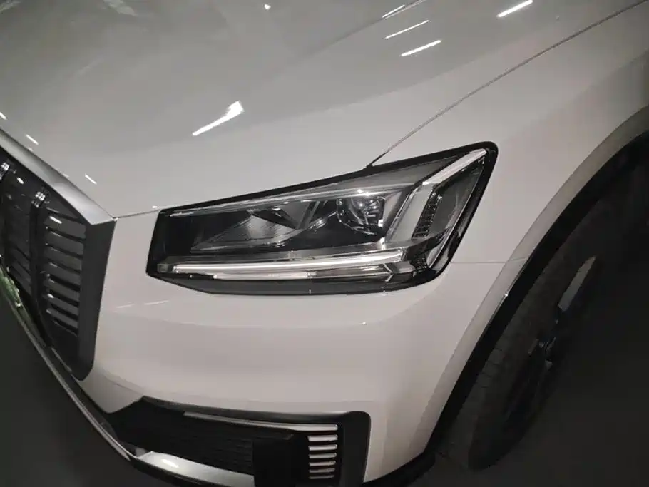 Audi Q2L e-tron — миниатюра 5