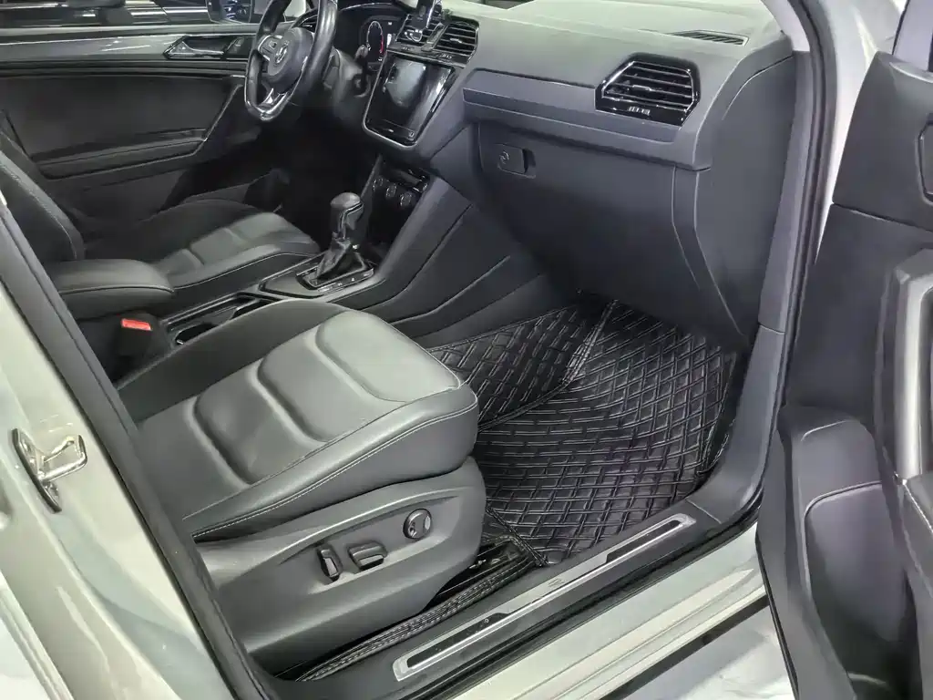 Volkswagen Tiguan L — миниатюра 12