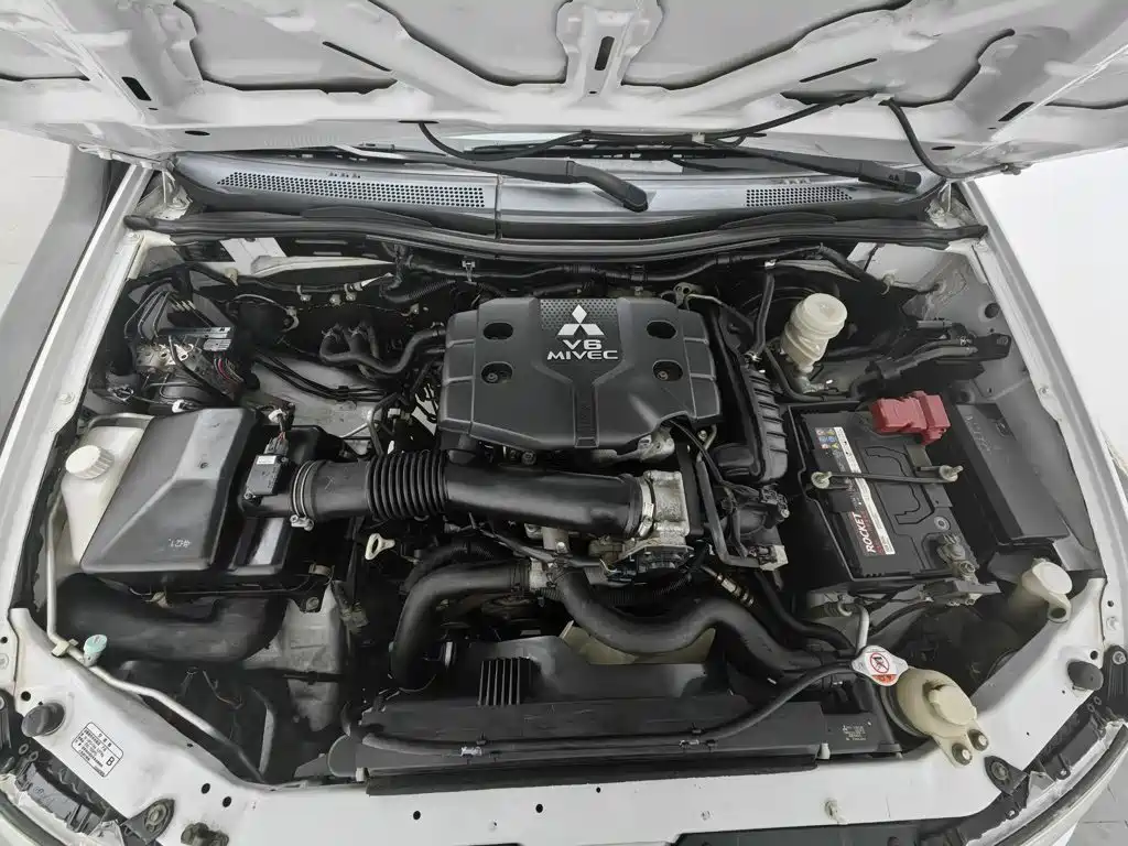 Mitsubishi Pajero Sport — миниатюра 6