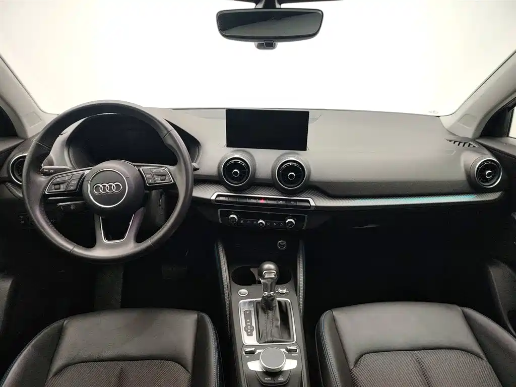 AUDI Q2L E TRON