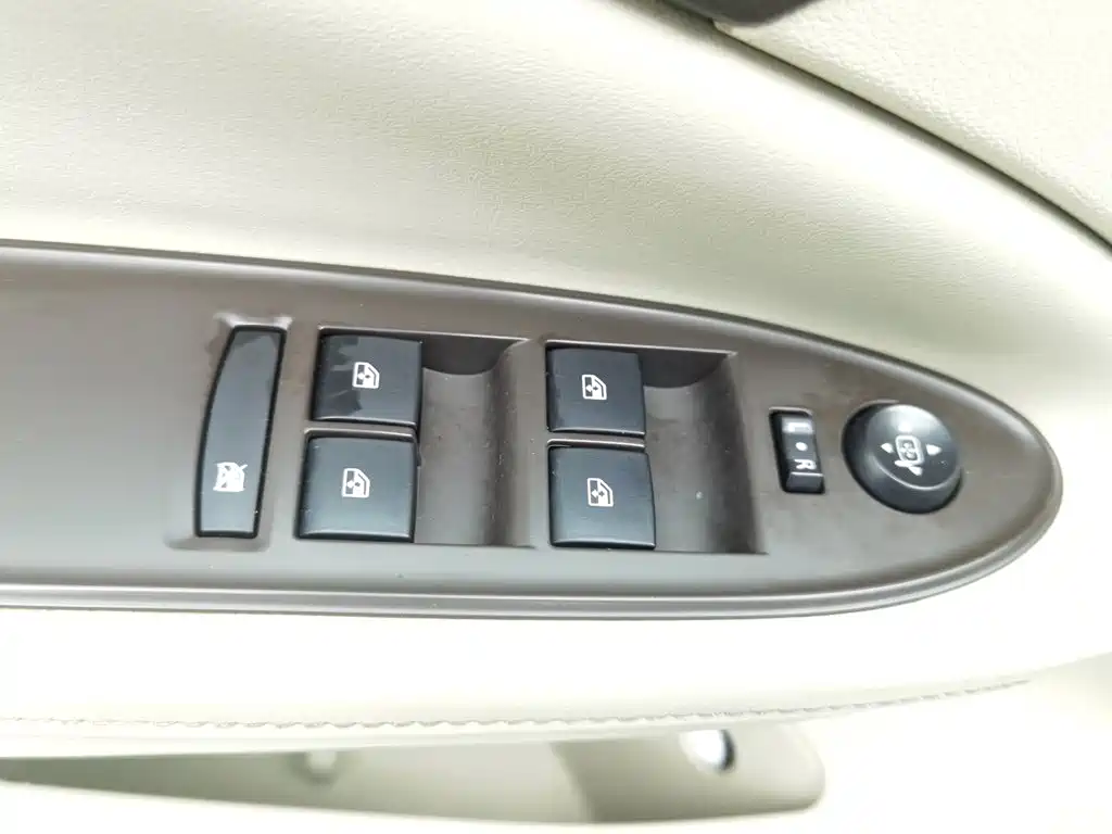 Buick Verano — миниатюра 9
