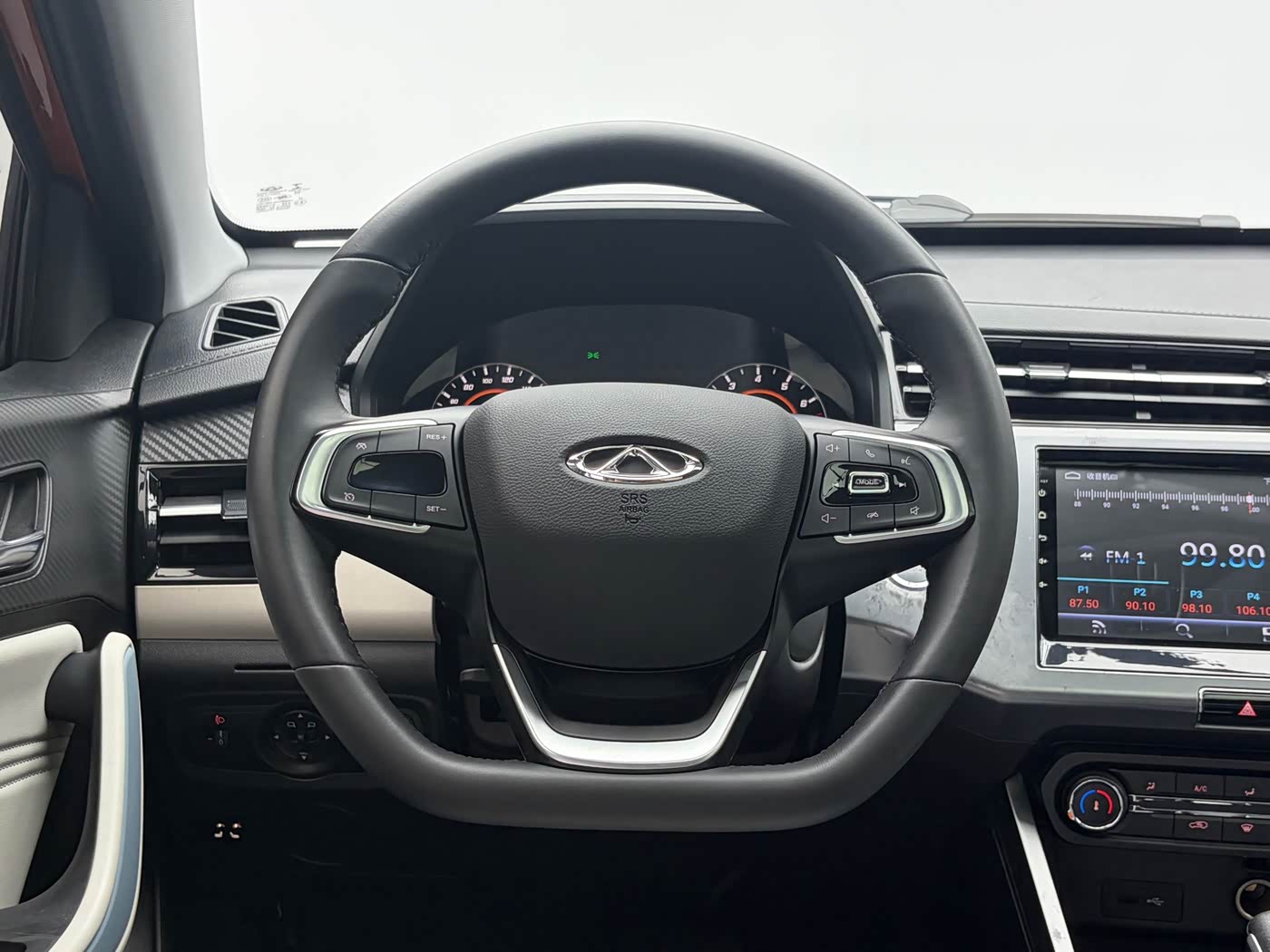 CHERY Tiggo 3x 1.5 л 2022 г. желто-оранжевый, пробег 14000 км