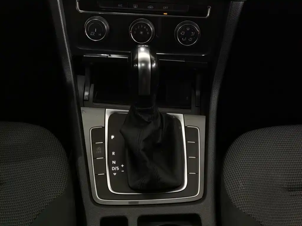 Volkswagen Golf — миниатюра 13
