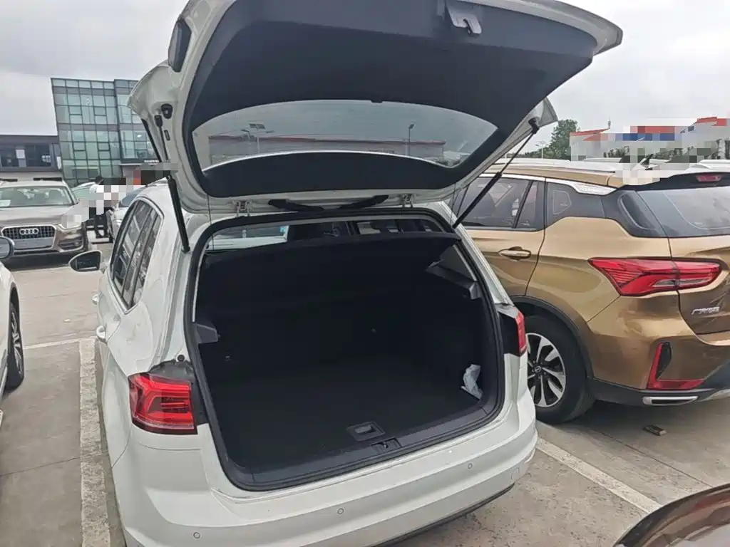 Volkswagen Golf Sportsvan — миниатюра 19
